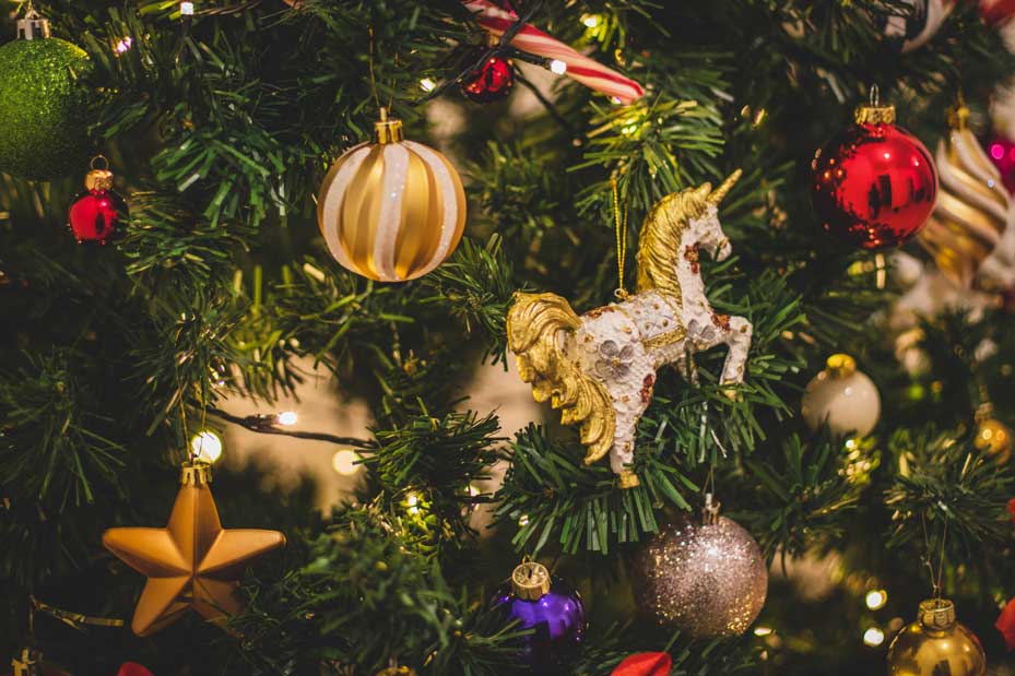 Creative ideas for decorating your Christmas tree in 2023